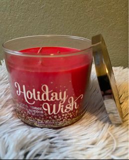 Bath and body works candle - Holiday Wish