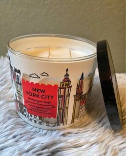 Bath and body works candle - New York City (Champagne Toast)