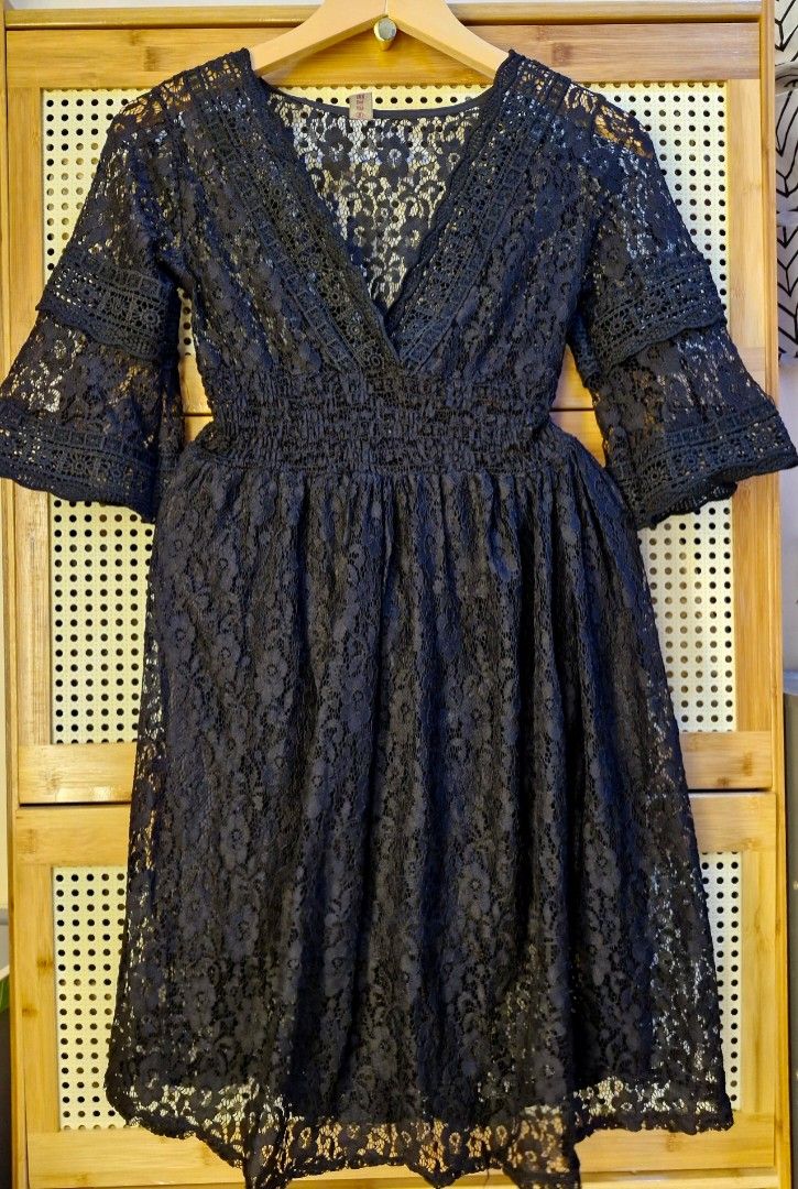 Black lace event dress (Category: Evening dresses & gowns) located in Valenzuela. Submitted by fayespicks (Listing ID 1332778030, Image 1). Description: 𝘿𝙚𝙩𝙖𝙞𝙡𝙨: ♡ S𝒊𝒛𝒆: SMALL - LARGE ♡ 𝑪𝒐𝒏𝒅𝒊𝒕𝒊𝒐𝒏: 9/10 ♡ Bust: up to 38" ♡ Waist: 30-40" (garterize) ♡ Length: 37" ◇ Rfs: funds for our rescues 🐈🐕 ◇ Location: Valenzuela City ◇ Courier: Gogo express (no cod/cop) ◇ Mop: Gcash/bank transfer online ◇ you may also request for grab/lala