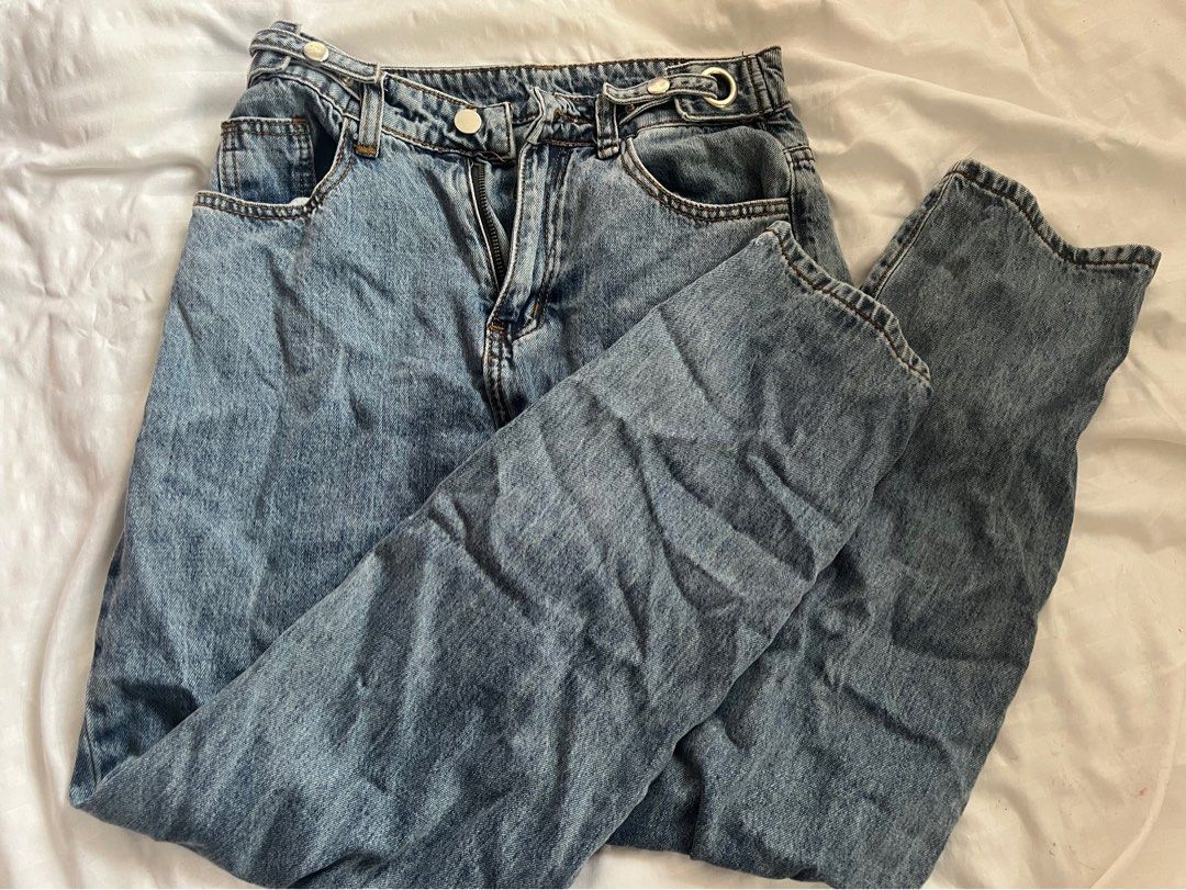 Blue Denim jeans adjustable (Category: Jeans) located in Quezon City. Submitted by younglizcart (Listing ID 1332689542, Image 2). Description: — LOC MM QC PROJ 6‼️; GRAB LALAMOVE GGX will only accept delivery / courier for mode of delivery for safety purposes! ( — gcash only! PAY FIRST ! — SIZE MEDIUM .