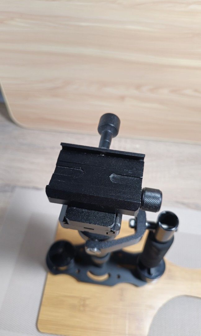 camera stabilizer (Category: Gimbals & Stabilisers) located in Shah Alam. Submitted by mr_emi (Listing ID 1332677278, Image 2). Description: Assalamualaikum & Salam sejahtera ada satu stabilizer tapi plate dia tak ada boleh nego untuk serious buyer jualan kemas rumah.