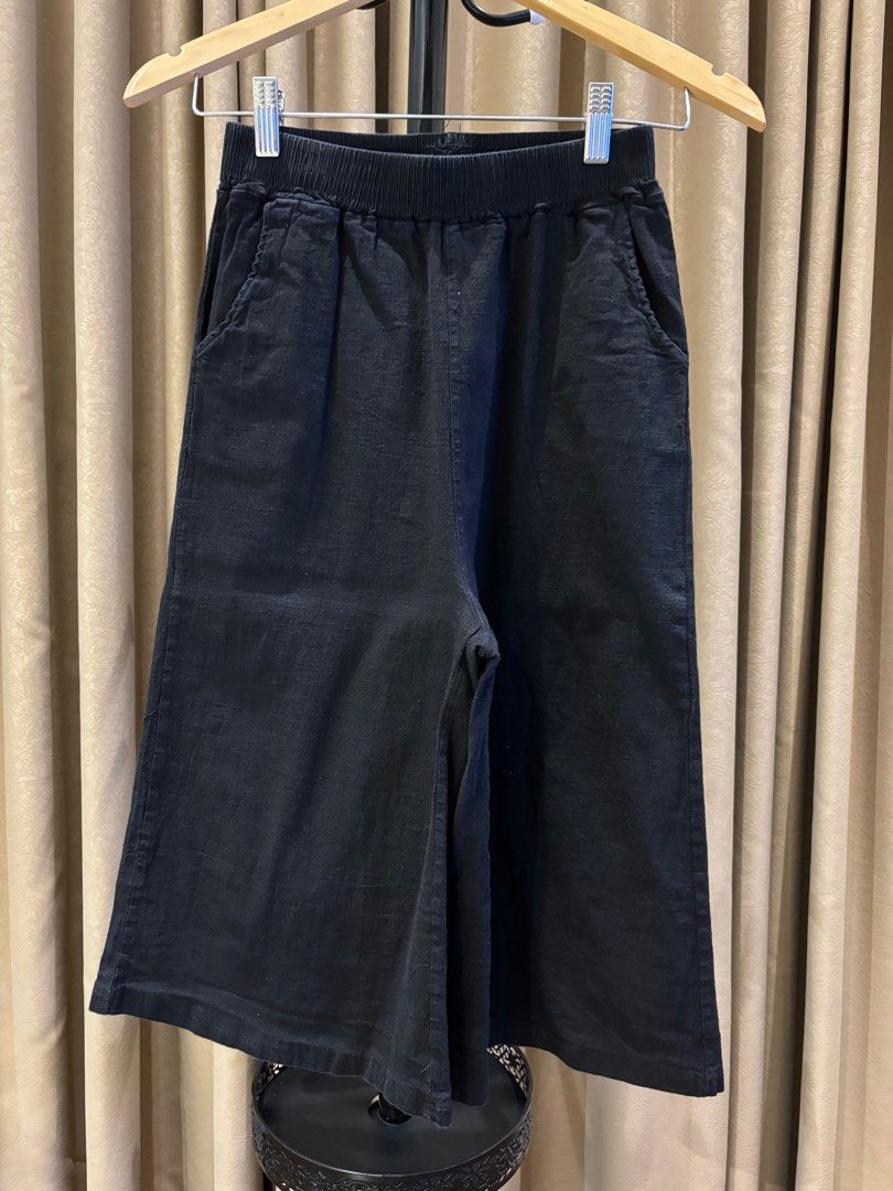 Capri Pants (Category: Other Bottoms) located in Guiguinto. Submitted by positivemind (Listing ID 1332715787, Image 1). Description: RSF: decluttering Location: Sta. Cruz, Guiguinto, Bulacan .