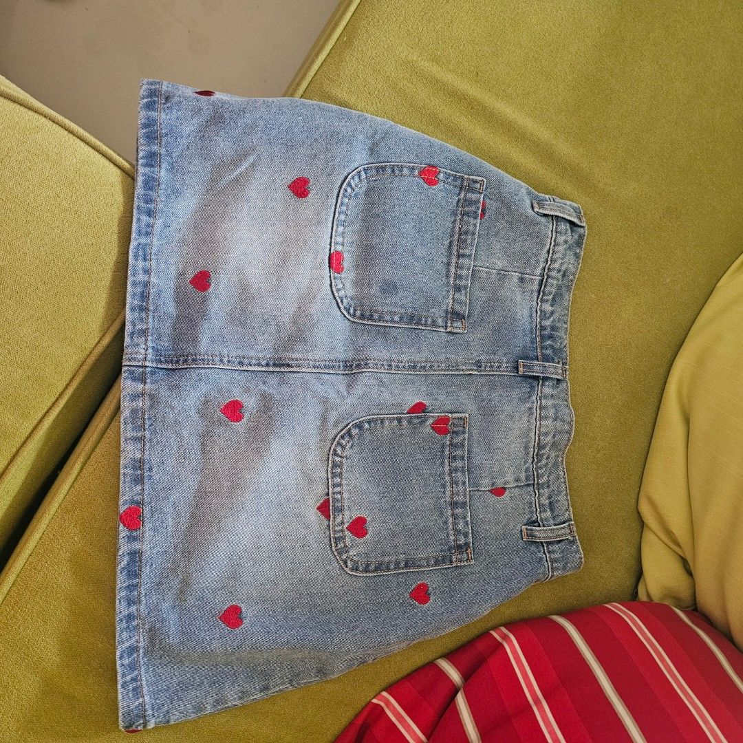 Cider Denim Hearts Skirt (Category: Skirts) located in Quezon City. Submitted by fpla01 (Listing ID 1332647834, Image 2). Description: Does not fit anymore!.
