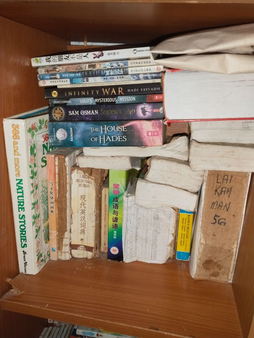 Comics (Category: Comics & Manga) located in Kuala Lumpur. Submitted by sneakeweihh (Listing ID 1332712195, Image 3). Description: Planning to clear these books . Do lmk if anyone needs it .