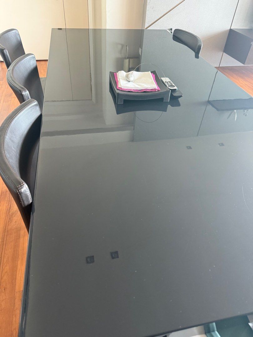 Dining Table set (Category: Tables & Sets) located in Singapore. Submitted by laurafg (Listing ID 1332640098, Image 2). Description: Dinning table and 6 chairs.