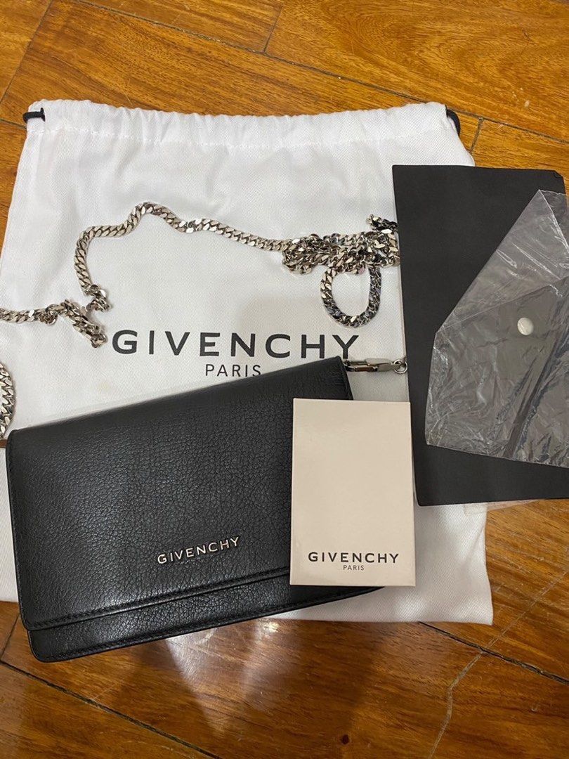 Givenchy sling bag (Category: Luxury Bags & Wallets) located in Bulacan. Submitted by sssss45 (Listing ID 1332732375, Image 1). Description: .