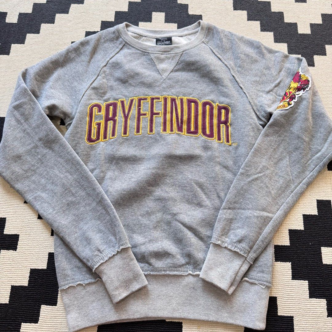 Grey gryffindor sweater clearance