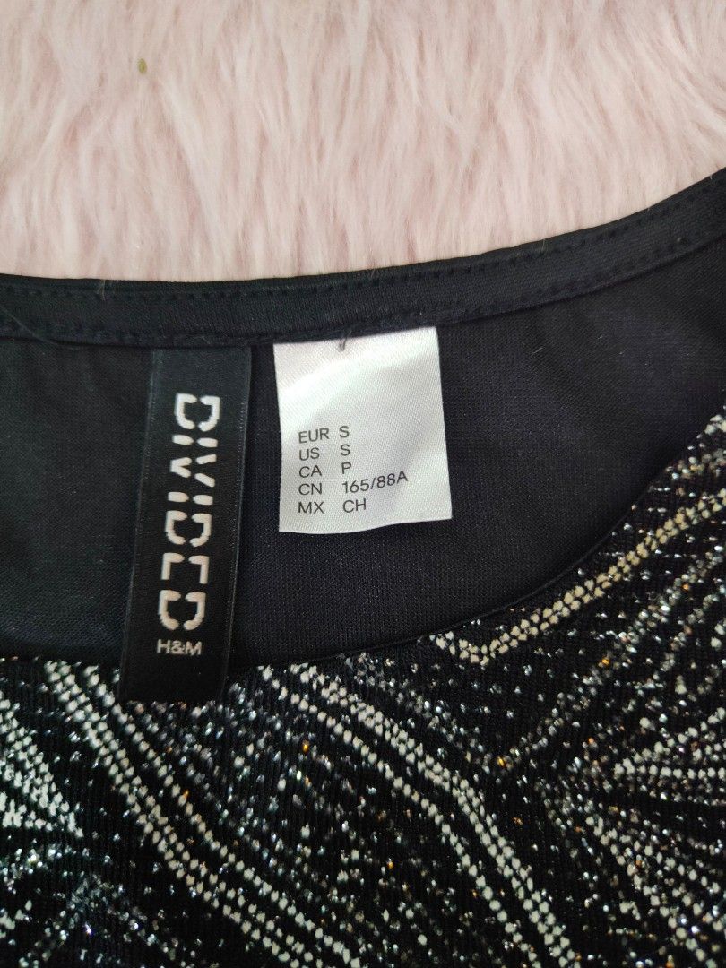H&M Sparkly Crop Top (Category: Sleeveless) located in San Vicente. Submitted by modamorphosis (Listing ID 1332649979, Image 2). Description: .