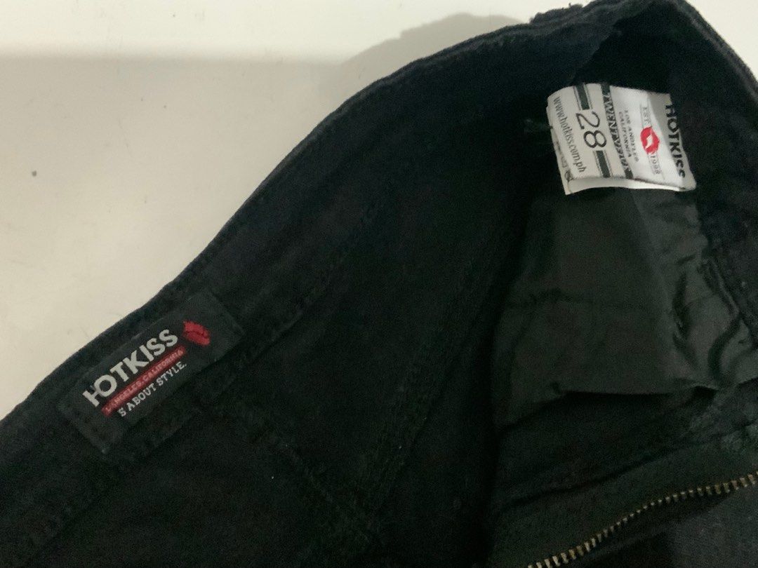 HOTKISS STRAIGHT CUT JEANS (Category: Jeans) located in Baguio. Submitted by strawbsbeanszz (Listing ID 1332670980, Image 2). Description: di ko pa nagagamit ever huhuu.