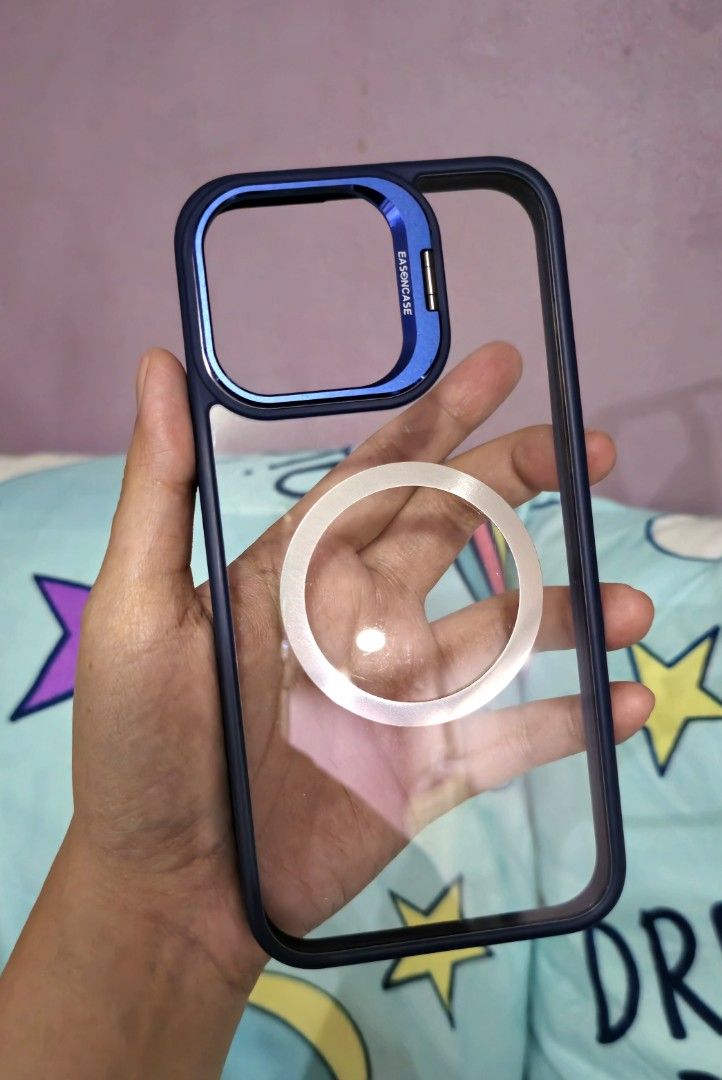 iPhone 15 Pro Max Case Navy Blue with stand Acrylic back with Magsafe (Category: Cases & Sleeves) located in Mandaluyong City. Submitted by ssshashimi (Listing ID 1332745394, Image 1). Description: iPhone 15 Pro Max Case Navy Blue with stand Acrylic back with Magsafe ✔️ Pre-loved ✔️ With hairline scratches and signs of usage but not dirty ✔️ Nice grip What you see is what you get 😉 📍 Mandaluyong No COD. MOP: GCASH / BPI / SEABANK Buyer pays rid