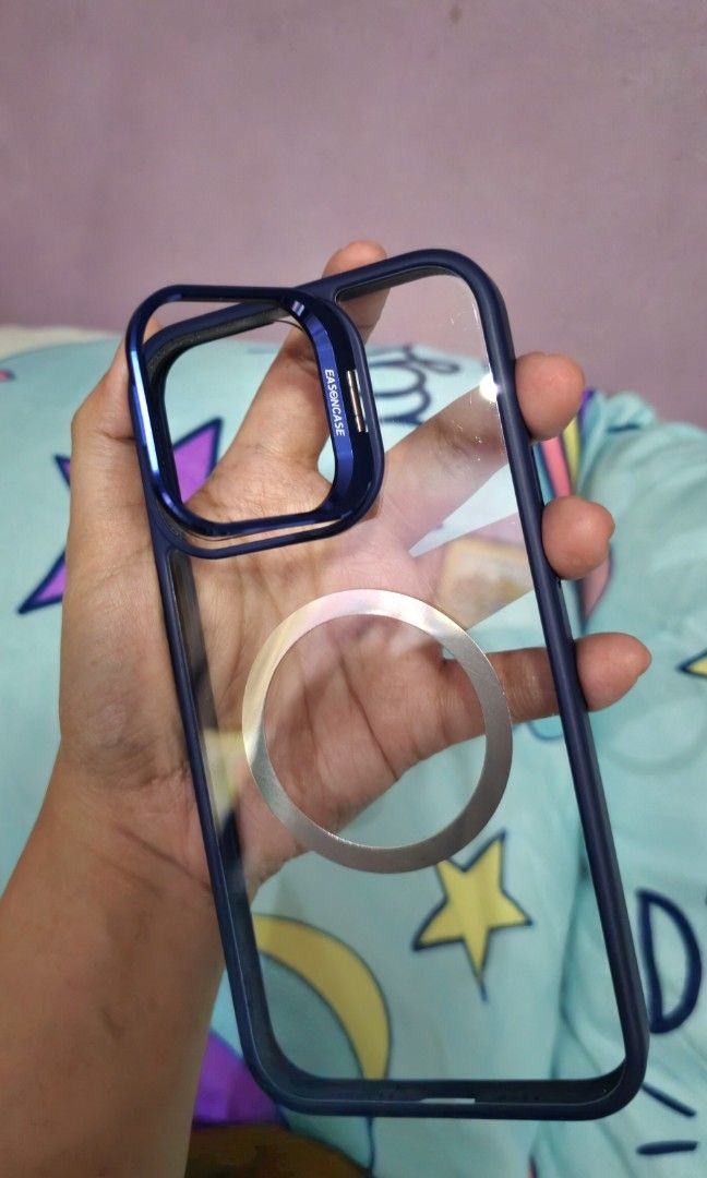 iPhone 15 Pro Max Case Navy Blue with stand Acrylic back with Magsafe (Category: Cases & Sleeves) located in Mandaluyong City. Submitted by ssshashimi (Listing ID 1332745394, Image 2). Description: iPhone 15 Pro Max Case Navy Blue with stand Acrylic back with Magsafe ✔️ Pre-loved ✔️ With hairline scratches and signs of usage but not dirty ✔️ Nice grip What you see is what you get 😉 📍 Mandaluyong No COD. MOP: GCASH / BPI / SEABANK Buyer pays rid