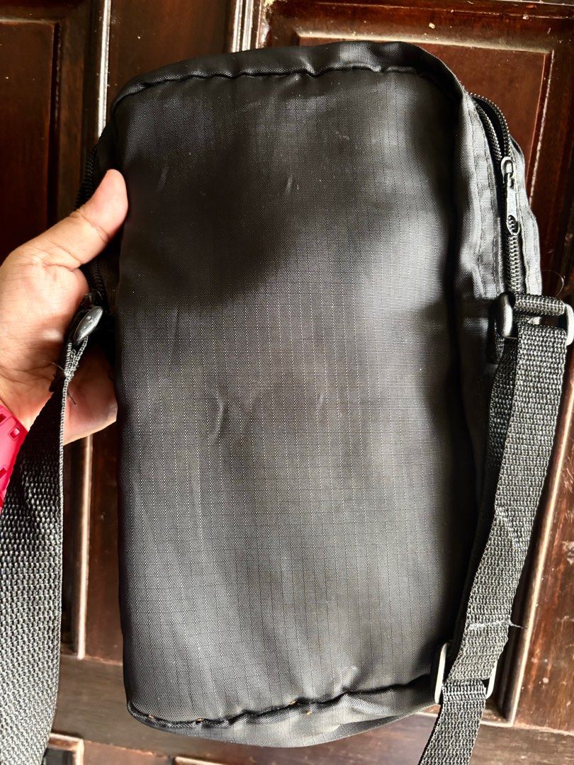 Jollibee Rider Sling Bag Used (Category: Sling Bags) located in Taytay. Submitted by michidc (Listing ID 1332666176, Image 2). Description: Jollibee Rider’s Sling Bag 350 only Used Needs cleaning Payment: BDO Pickup Taytay, Rizal.