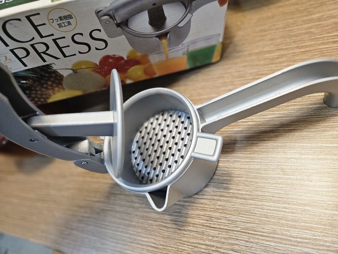Juice Press Heavy duty (Category: Juicers, Blenders & Grinders) located in Rizal. Submitted by missytin (Listing ID 1332644675, Image 2). Description: japan made with box brand new.
