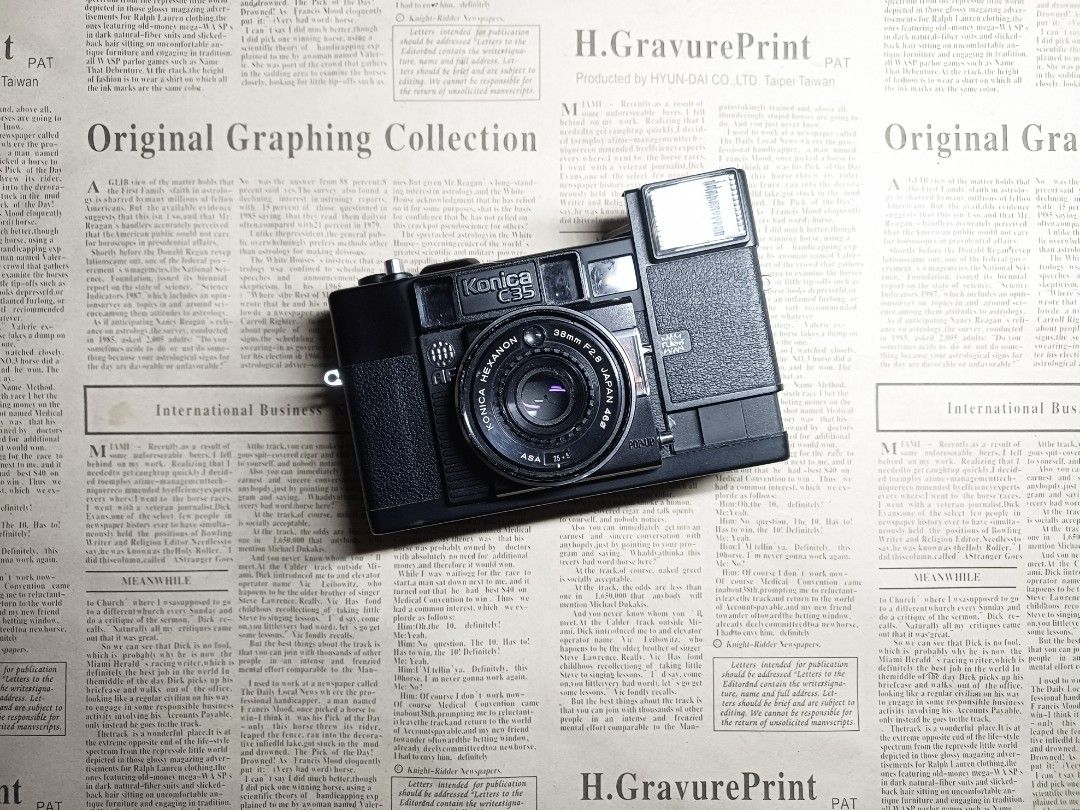 ⚫️KONICA C35 AF FILM CAMERA⚫️ (Category: Cameras) located in Bacoor. Submitted by retrolitrato.ph (Listing ID 1332709554, Image 1). Description: ⚫️KONICA C35 AF FILM CAMERA⚫️ FOR ONLY: 1,999 PHP 🔸Working condition 🔸Overall cosmetics: 9/10 🔸️ 35mm Film Camera 🔸Working winding, rewinding, film counter 🔸Clean lens. No haze, no fungus. 🔸Clear viewfinder 🔸️Clean Film and Battery compartment 🔸Tested with dummy film ‼️ISSUE‼️ - Flash not working