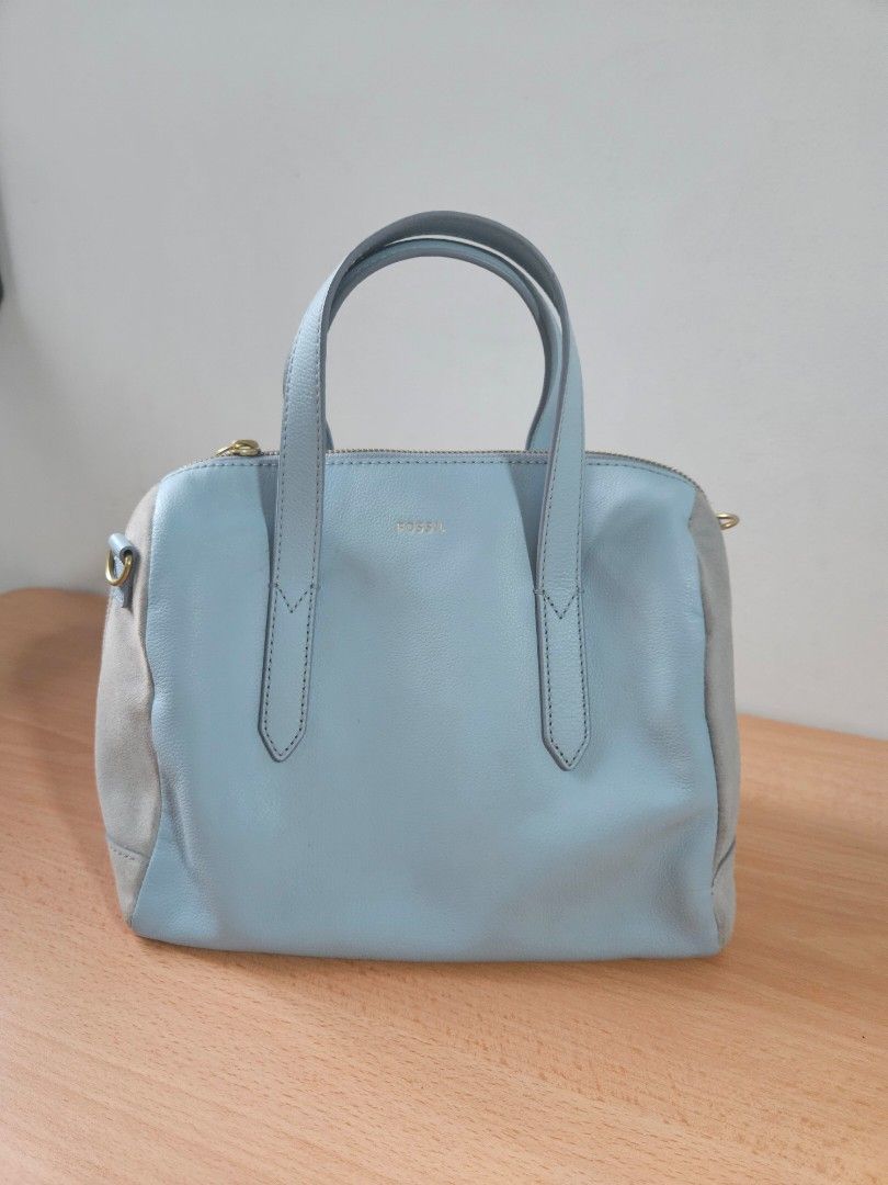 Like New Fossil sdyney bowling bag