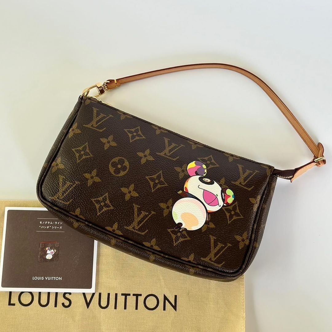 Lv Panda Pochette Outlet (LOUIS VUITTON Louis Vuitton Takashi Murakami  collaboration Panda Pochette Accessoires Monogram handbag Monogram canvas  Brown Women's Used)