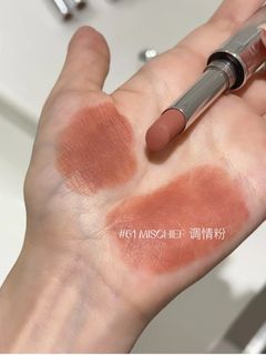 Mac 零感鎖色啞緻唇膏​ #61 Mischief 24小時展現濃郁啞緻色澤親親防脫色防暈染防轉移的零感鎖色啞緻唇膏 locked kiss lipstick matte lipsticks M.A.C 另有#68 Teaser 共2款顏色 其他色號無64230511986434110