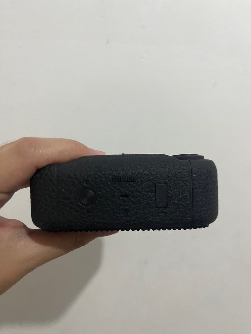Marshall Willen (Category: Portable Music Players) located in Quezon City. Submitted by zelkriz (Listing ID 1332716674, Image 3). Description: Di na masyado nagagamit. Complete inclusion — box - cord for charging .