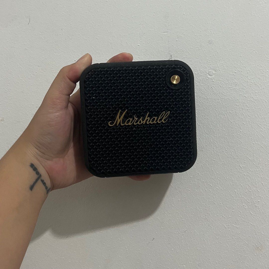 Marshall Willen (Category: Portable Music Players) located in Quezon City. Submitted by zelkriz (Listing ID 1332716674, Image 1). Description: Di na masyado nagagamit. Complete inclusion — box - cord for charging .