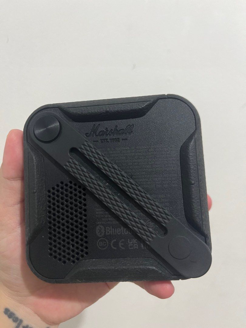 Marshall Willen (Category: Portable Music Players) located in Quezon City. Submitted by zelkriz (Listing ID 1332716674, Image 2). Description: Di na masyado nagagamit. Complete inclusion — box - cord for charging .