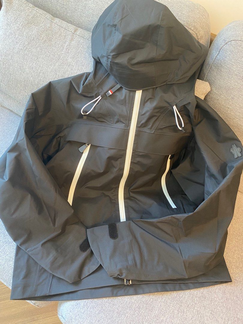 Moncler Gore tex infinium size S Carousell