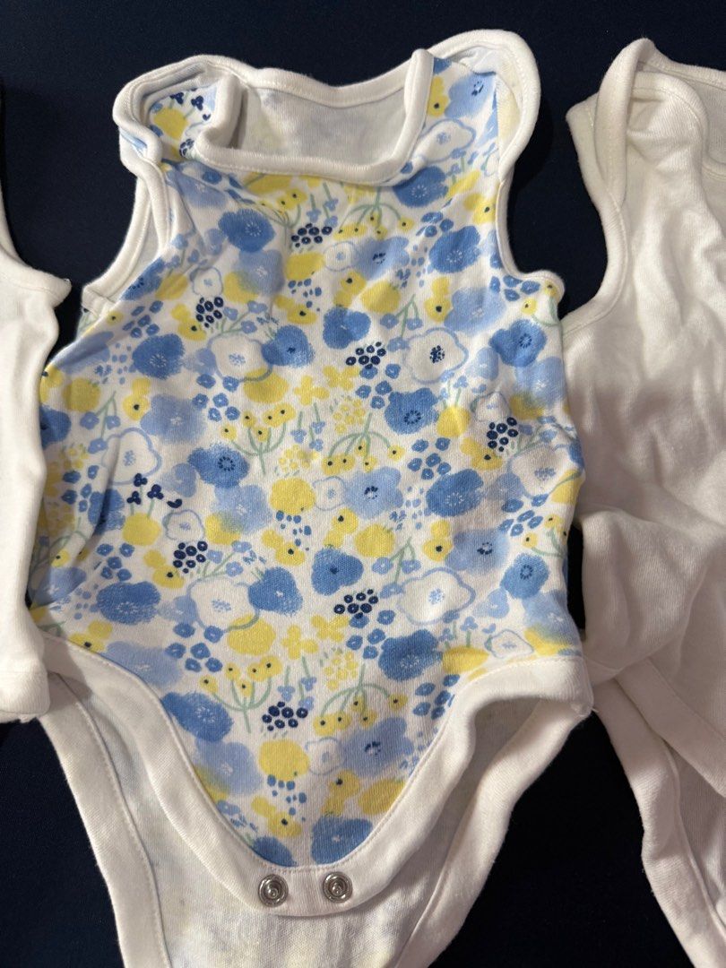 Mothercare onesie (Category: Babies & Kids Fashion) located in Las Pinas. Submitted by cadeefly (Listing ID 1332669724, Image 3). Description: -bought in mothercare -stretchy ang tela -comfy and smooth feeling ng clothes -used it from 1 month to 3 months.