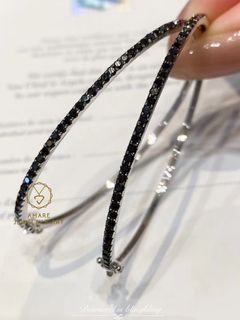 精緻新品nice🖤! 有型又modern黑鑽Bangle🖤👑! 黑鑽total 1.50ct夠閃😍!18K金材質!屬於slim精緻款! 疊戴非常有型!價格驚喜只售6480HKD/ PC🖤 Black Diamond Bangle! 1.50ct black diamond, 18k gold, price 6480HKD64229675961730110