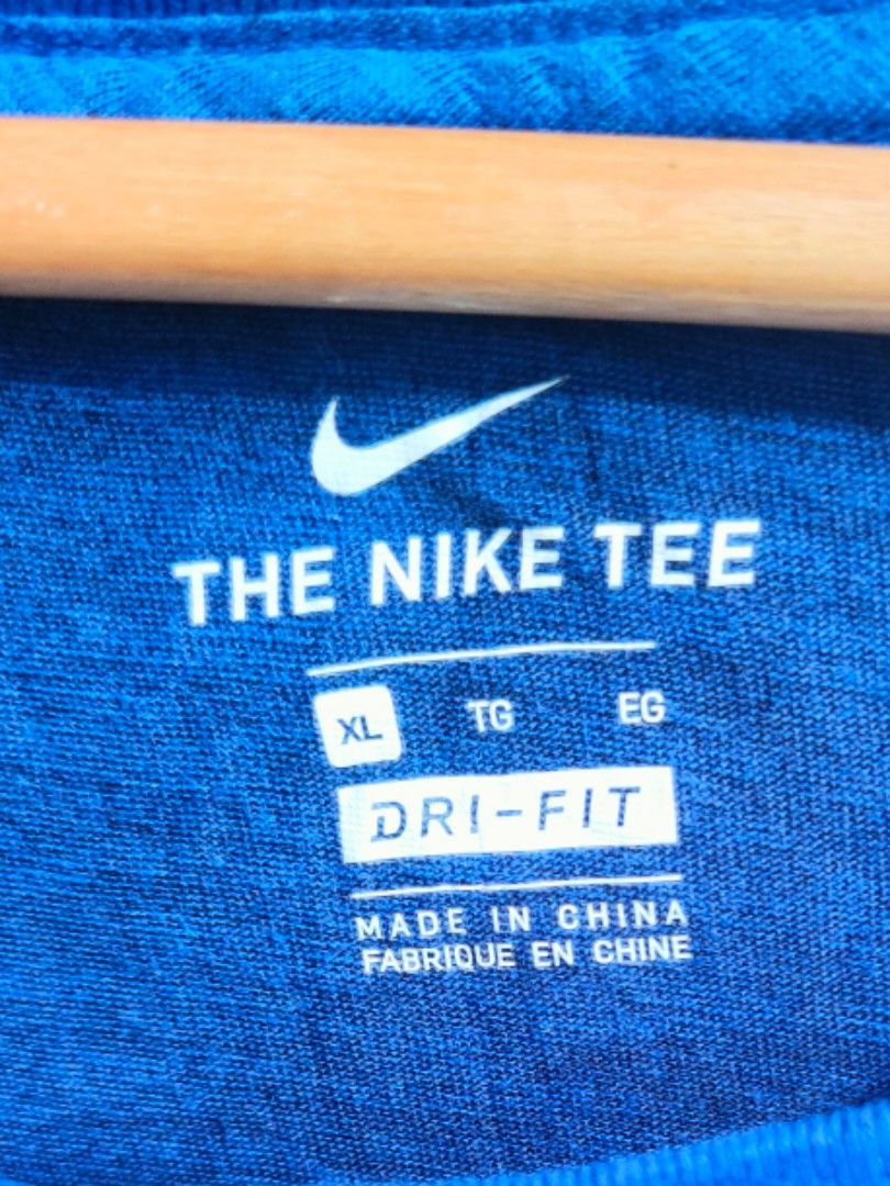 Nike Big Logo Blue Shirt (Category: Shirts) located in San Vicente. Submitted by modamorphosis (Listing ID 1332645696, Image 2). Description: .