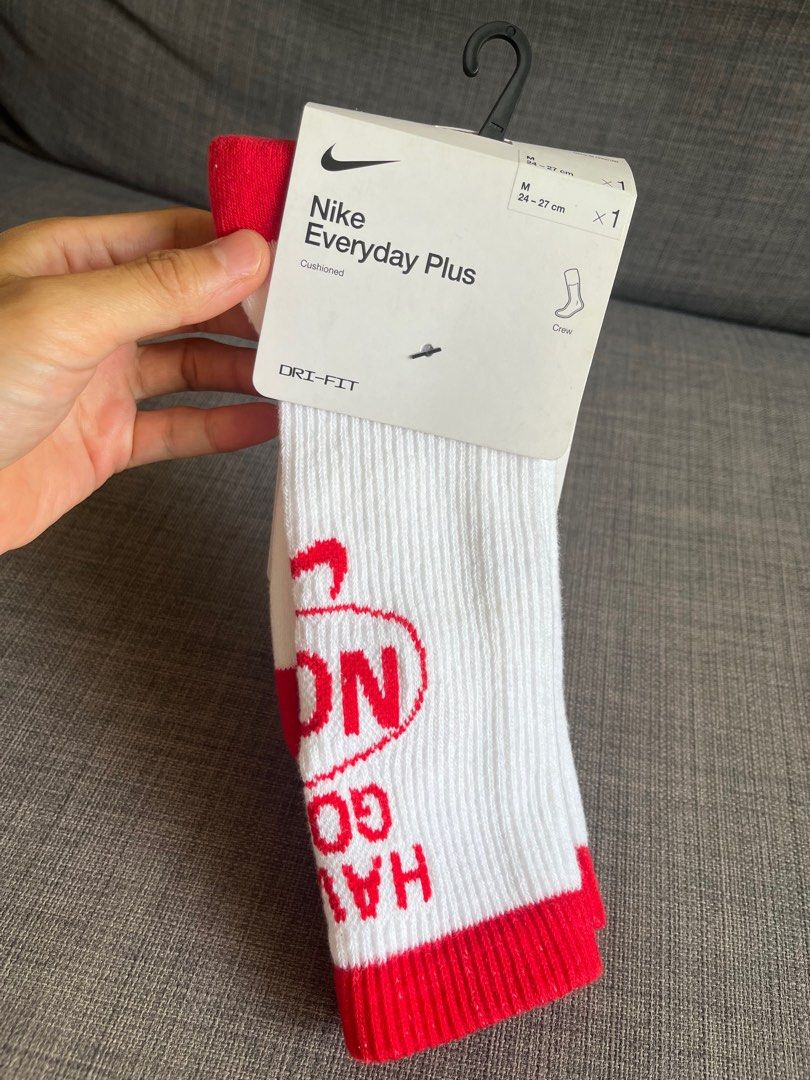 nike socks size m
