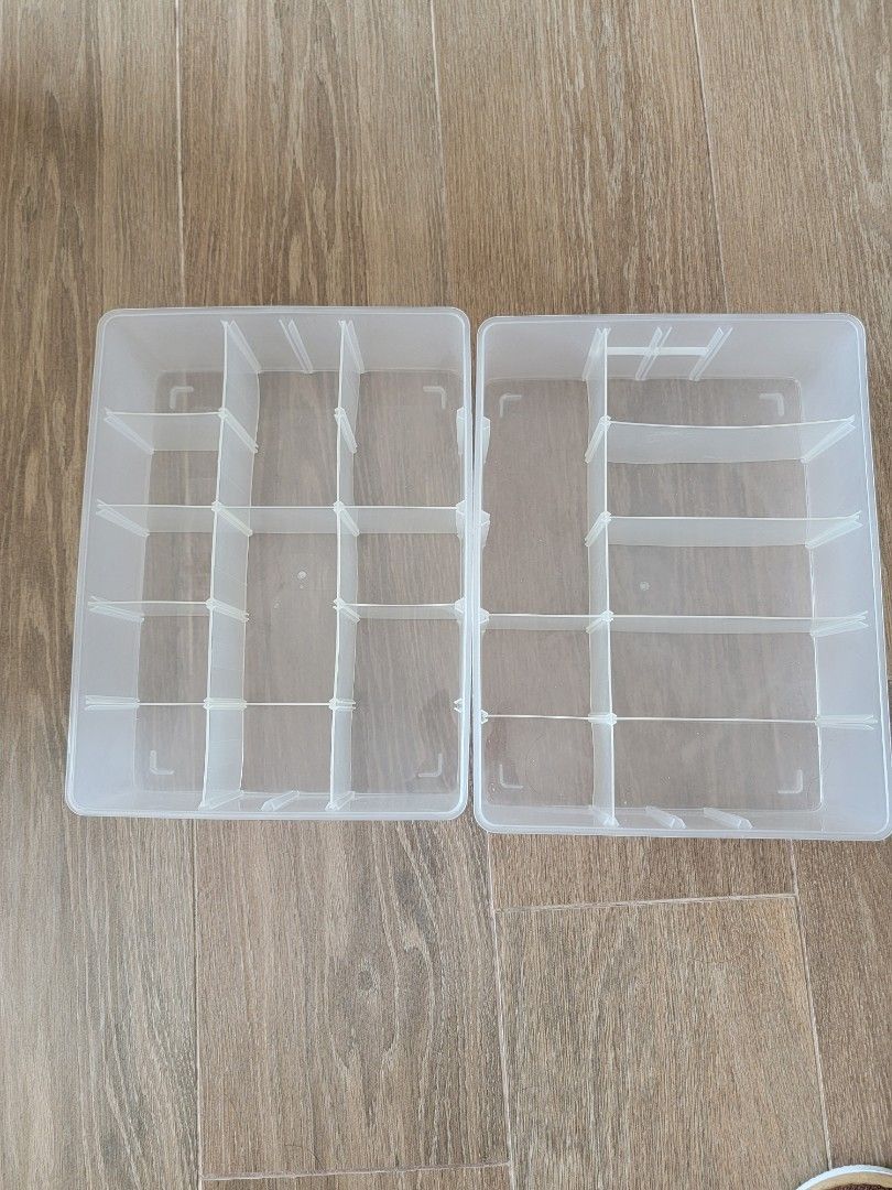 Stackable Storage Boxes with Removable Partitions （分類：收納箱及袋）位於 Hong Kong。 由 andymochi 提交（商品編號 1332669155，圖片 2）。簡介： Stackable white plastic storage boxes with removable partitions. They were previously used to store kids toys. It is $10 per box. The dimensions are 24cm(W) by 32 cm(L) by 9cm(H). Pick up at Kai Tak Mtr Station. 。