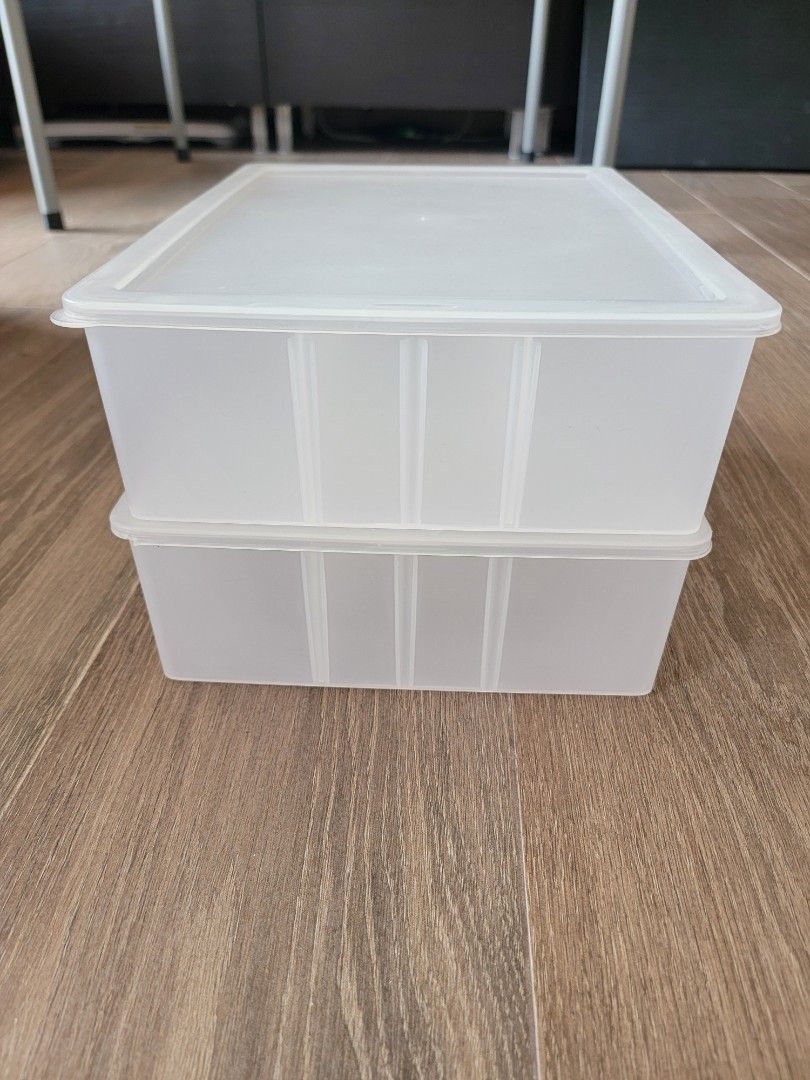 Stackable Storage Boxes with Removable Partitions （分類：收納箱及袋）位於 Hong Kong。 由 andymochi 提交（商品編號 1332669155，圖片 1）。簡介： Stackable white plastic storage boxes with removable partitions. They were previously used to store kids toys. It is $10 per box. The dimensions are 24cm(W) by 32 cm(L) by 9cm(H). Pick up at Kai Tak Mtr Station. 。