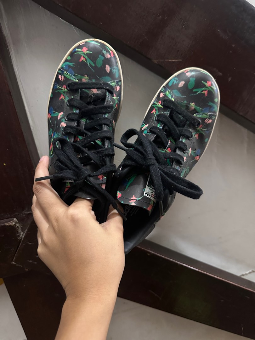 Stan smith black floral outlet
