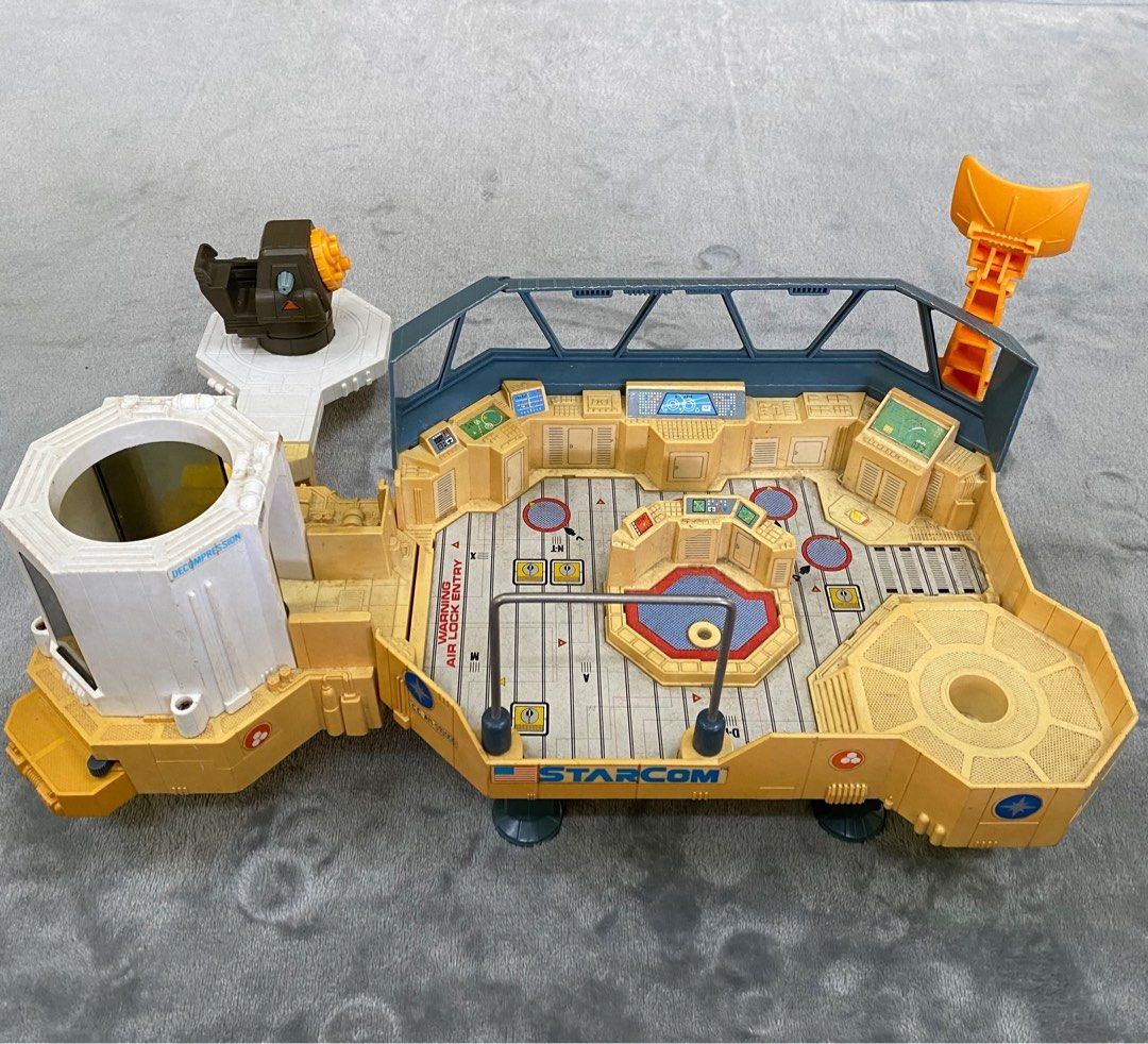 StarCom Starbase Command & Shadow Vampire (Category: Toys & Games) located in Kuala Lumpur. Submitted by hilaluddin_hussin_ (Listing ID 1332672096, Image 2). Description: Item ada missing part Ada defect crack kt starbase command Kaler dh jadi kuning sbb faktor usia Dapat semua macam dalam gambar Rm480 combo .