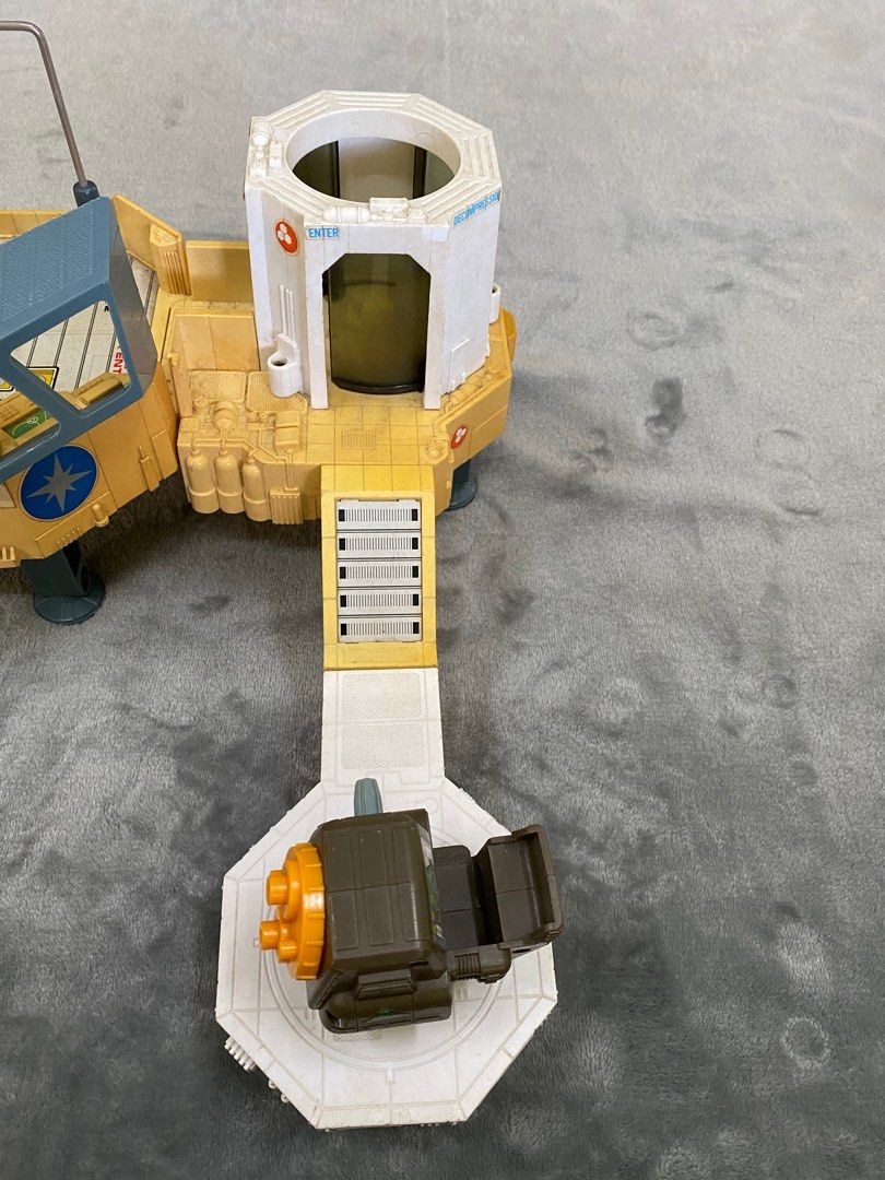 StarCom Starbase Command & Shadow Vampire (Category: Toys & Games) located in Kuala Lumpur. Submitted by hilaluddin_hussin_ (Listing ID 1332672096, Image 3). Description: Item ada missing part Ada defect crack kt starbase command Kaler dh jadi kuning sbb faktor usia Dapat semua macam dalam gambar Rm480 combo .