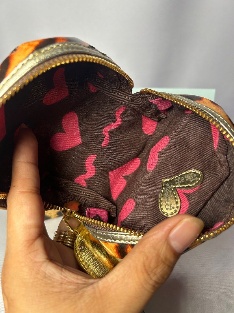 THINK BEE Purse BAG. Wallet (Category: Luxury Bags & Wallets) located in Quezon City. Submitted by whatsinmyclosett (Listing ID 1332645799, Image 3). Description: THINK BEE Purse BAG. Wallet ☑️Made in Japan ☑️Original ☑️Vintage ☑️branded ☑️ 12X8 CM ☑️ GOOD CONDITION !! ☑️Manage your Expectations this is Second hand Item/ Vintage Item Hindi Brand New Binibili mo 🔴complete with box and papers item is look new but may issue pls look the last photos