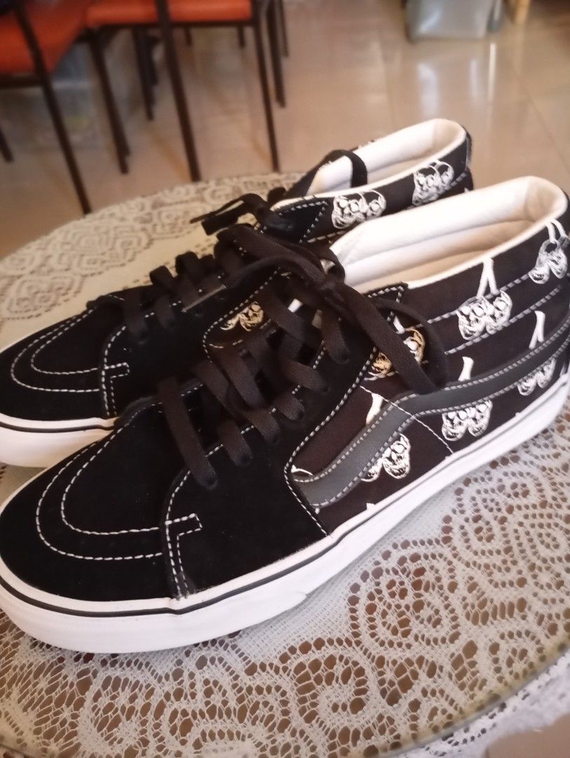 Skull skate shoes top