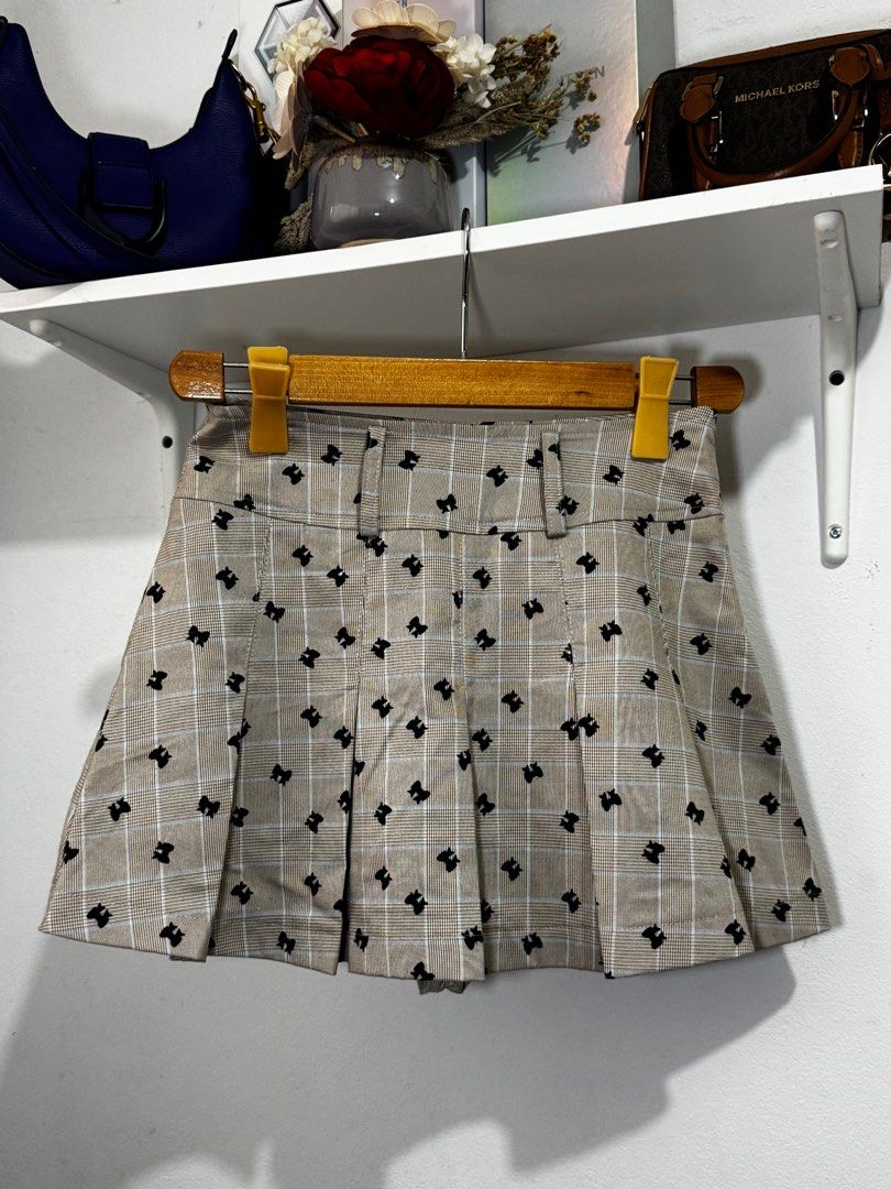 Y2k Ribbon Pleated Skirt (Category: Skirts) located in Taytay. Submitted by prettybasic.clo (Listing ID 1332689267, Image 1). Description: Waist: 24-25in Length: 13in.