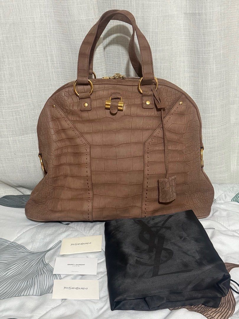 YSL CROC CABAS CHIC (Category: Luxury Bags & Wallets) located in Makati City. Submitted by annaleelim (Listing ID 1332755814, Image 1). Description: FOR SALE YSL CROC CABAS CHIC LARGE EXCELLENT CONDITION COMES WITH DUTBAG & CARE CARDS ASKING 22,000 NO LOWBALLERS!!!! PASS SA BARAT!!!!!.