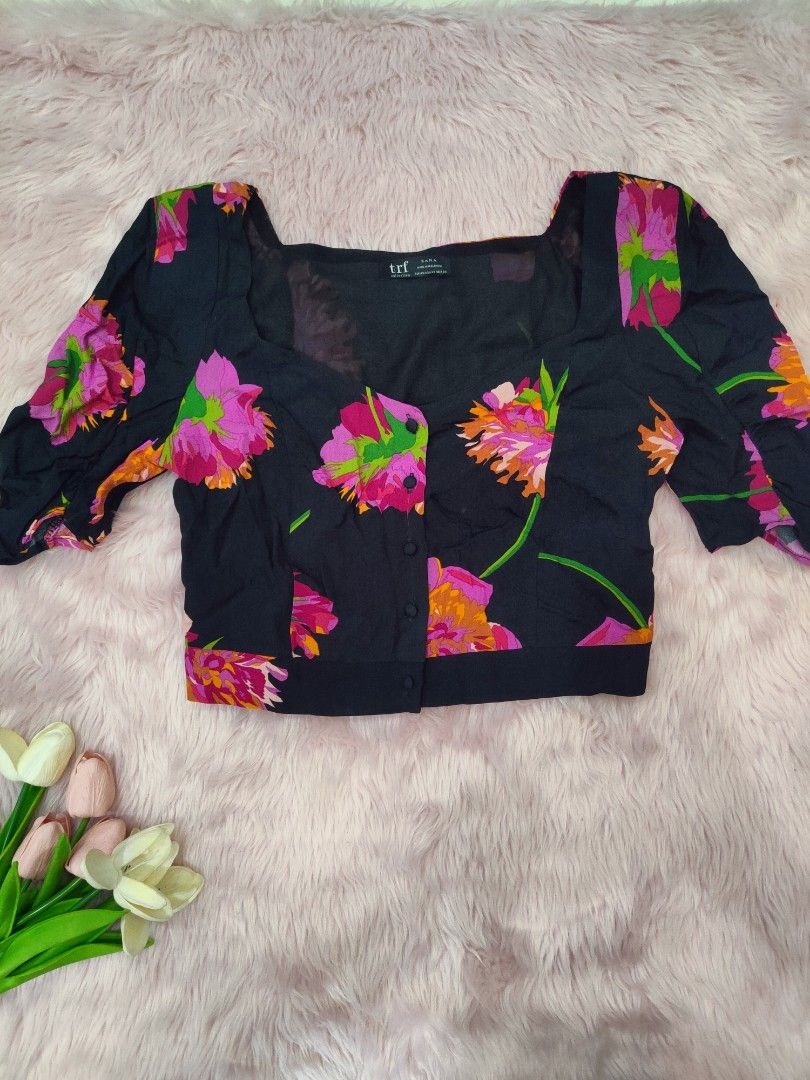 Zara Floral Crop Top (Category: Others Tops) located in San Vicente. Submitted by modamorphosis (Listing ID 1332650821, Image 2). Description: .