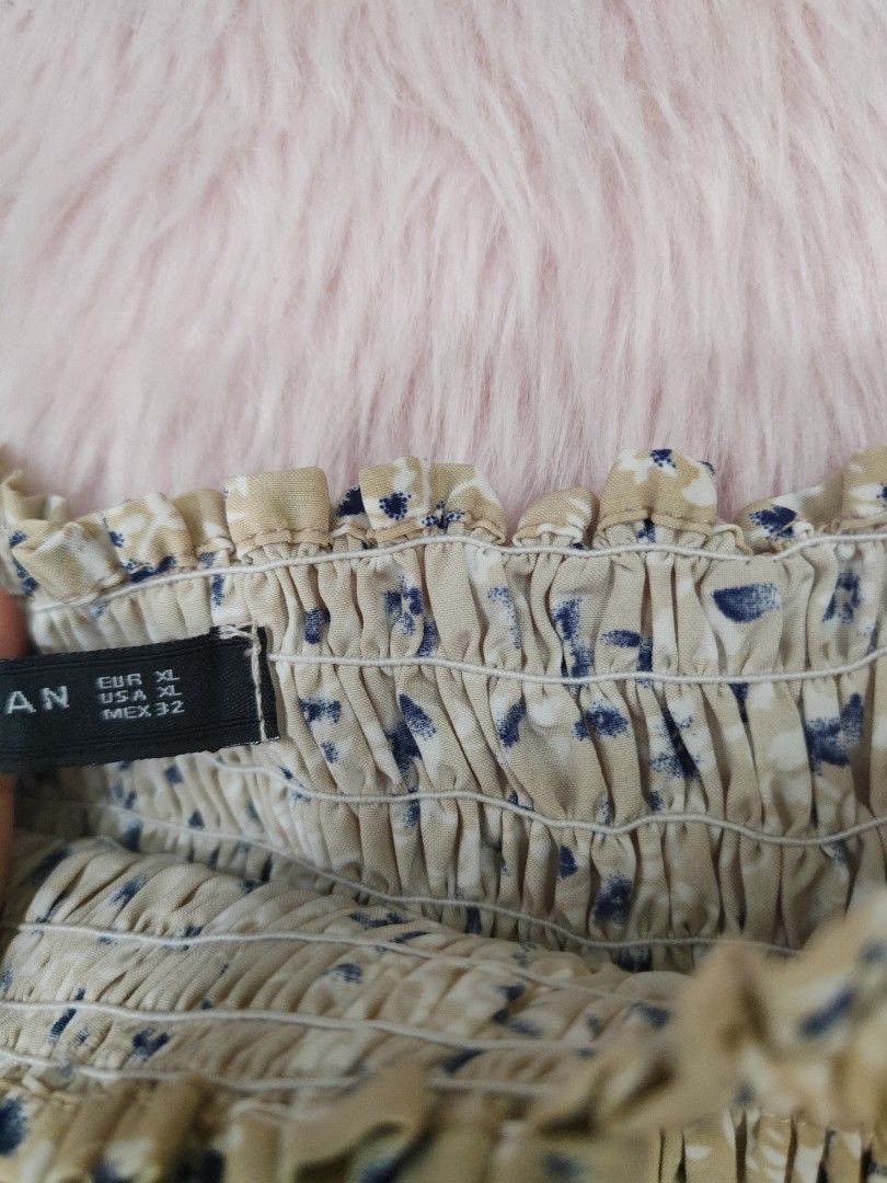 Zara Floral Puff Crop Top (Category: Others Tops) located in San Vicente. Submitted by modamorphosis (Listing ID 1332651834, Image 3). Description: .
