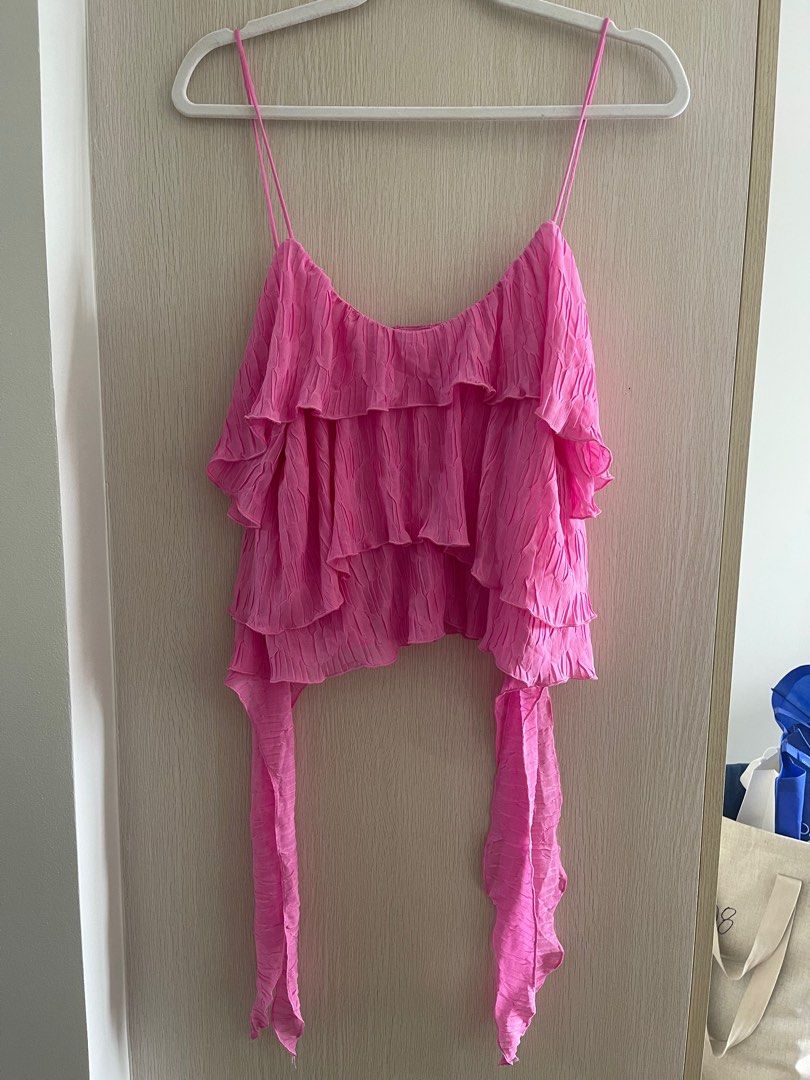 Zara Pink Ruffle Sleeveless Top (Category: Blouses) located in Manila. Submitted by isxbela (Listing ID 1332670900, Image 3). Description: Like new, only worn twice, no flaws Bust is up to 34”, length is 22” Super nice top! No when worn pics aside from the ones already posted, taken from the Zara website 📍Sta Cruz Manila.