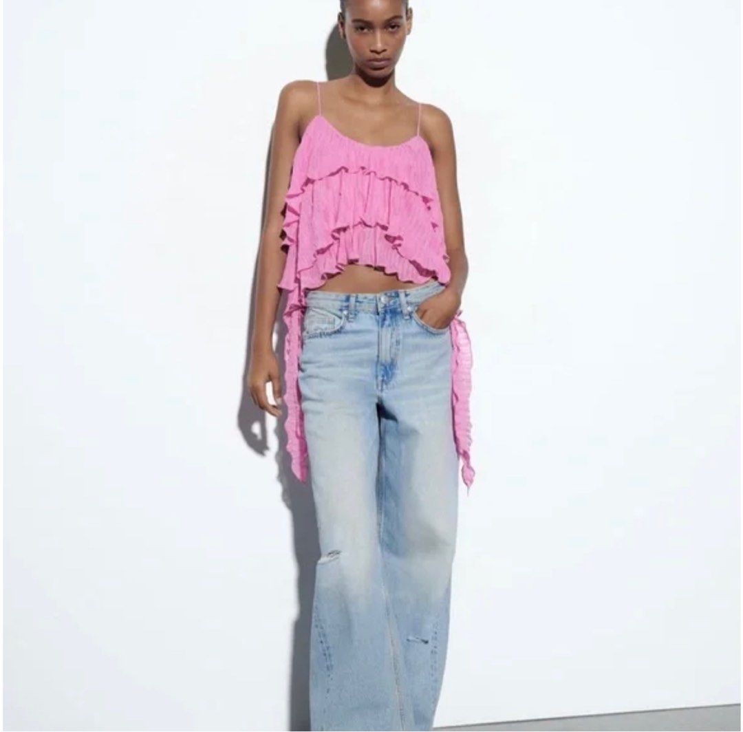 Zara Pink Ruffle Sleeveless Top (Category: Blouses) located in Manila. Submitted by isxbela (Listing ID 1332670900, Image 1). Description: Like new, only worn twice, no flaws Bust is up to 34”, length is 22” Super nice top! No when worn pics aside from the ones already posted, taken from the Zara website 📍Sta Cruz Manila.