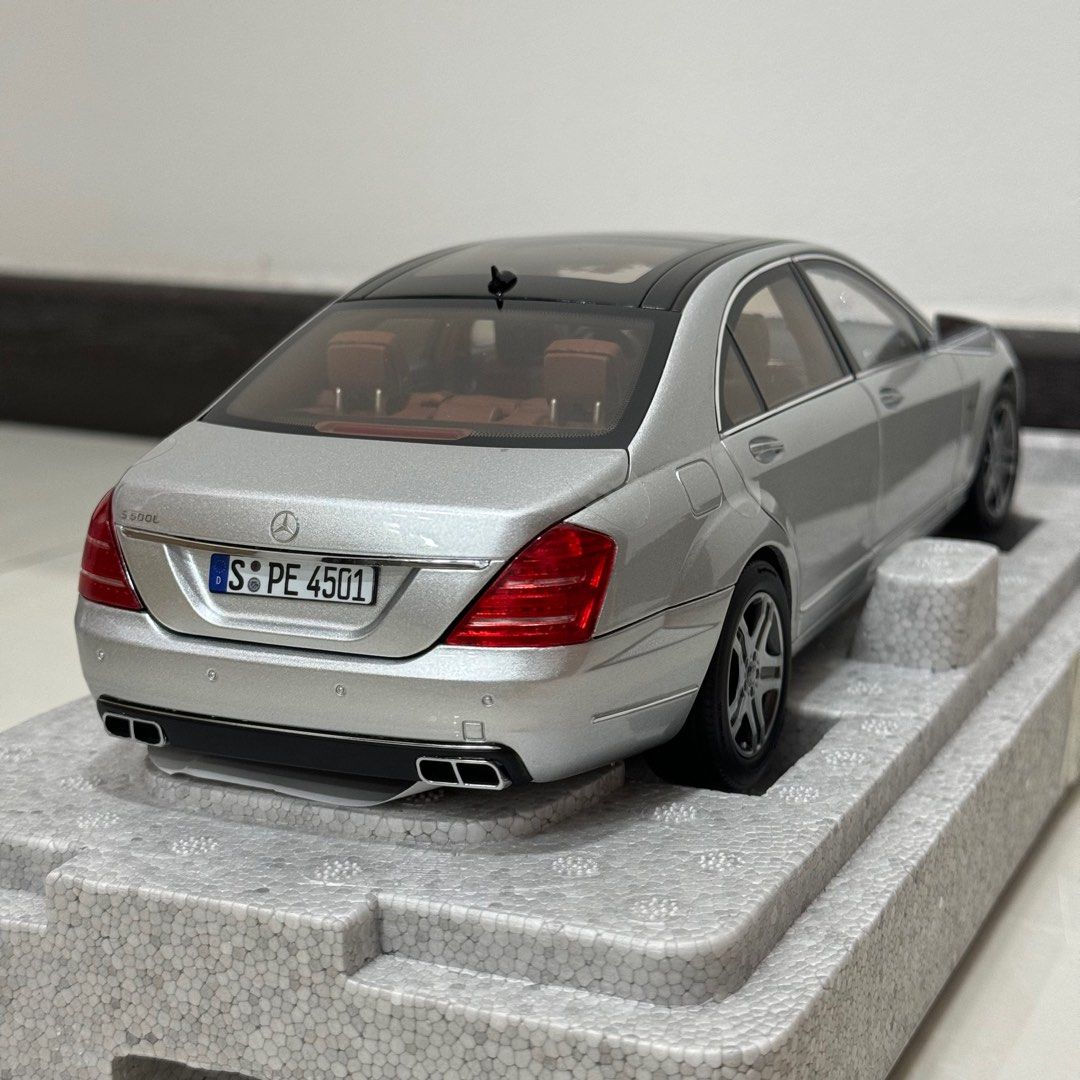 1:18 Motorhelix Mercedes Benz S Class S600L W221 (Silver), Toys