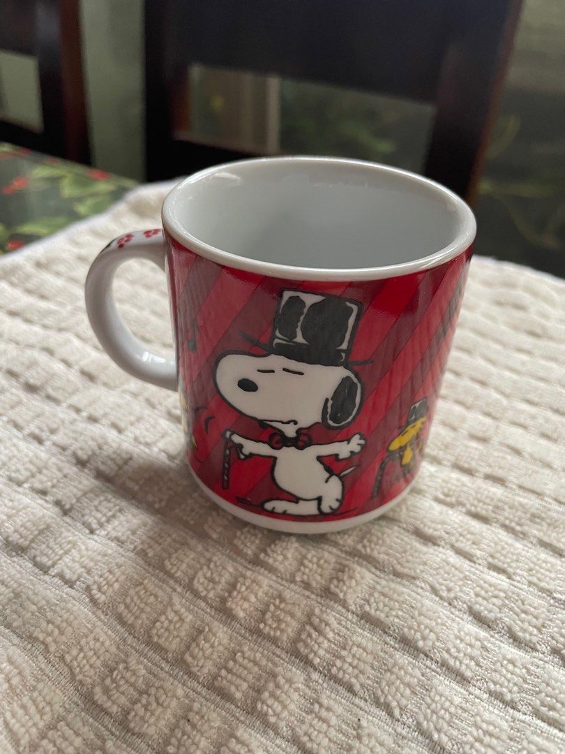 4 for 280 Snoopy Christmas Themed Cups (Category: Coffee & Tea Tableware) located in Quezon City. Submitted by nona.declutters (Listing ID 1332840669, Image 1). Description: .