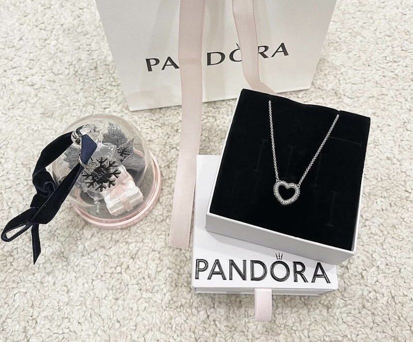 SALE PANDORA PAVE SNAKE CHAIN PATTERN OPEN HEART COLLIER NECKLACE Women s Fashion Jewelry Organizers Necklaces on Carousell