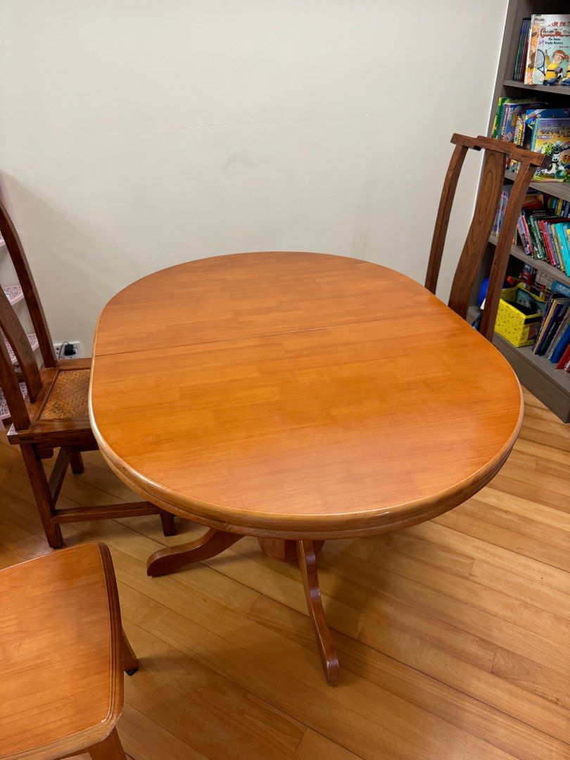 可加大 伸縮 實木飯枱連四張木凳 Wooden extendable dining table and chairs, 傢俬＆家居, 傢俬