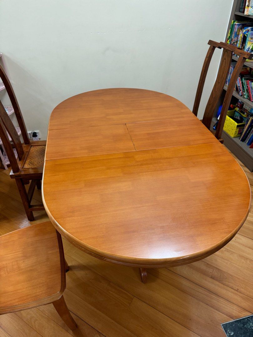 可加大 伸縮 實木飯枱連四張木凳 Wooden extendable dining table and chairs, 傢俬＆家居, 傢俬