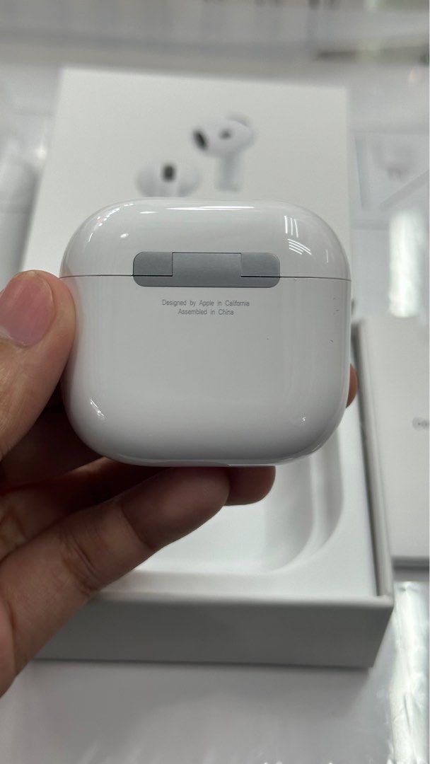 AirPods Gen 4 (Category: Earphones) located in San Juan City. Submitted by ___khaleesi (Listing ID 1332910670, Image 3). Description: Latest AirPods OnHand pm .