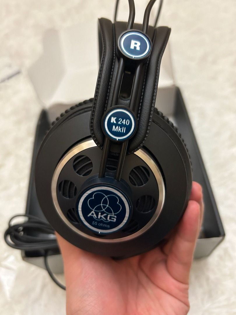 AKG240 MKII