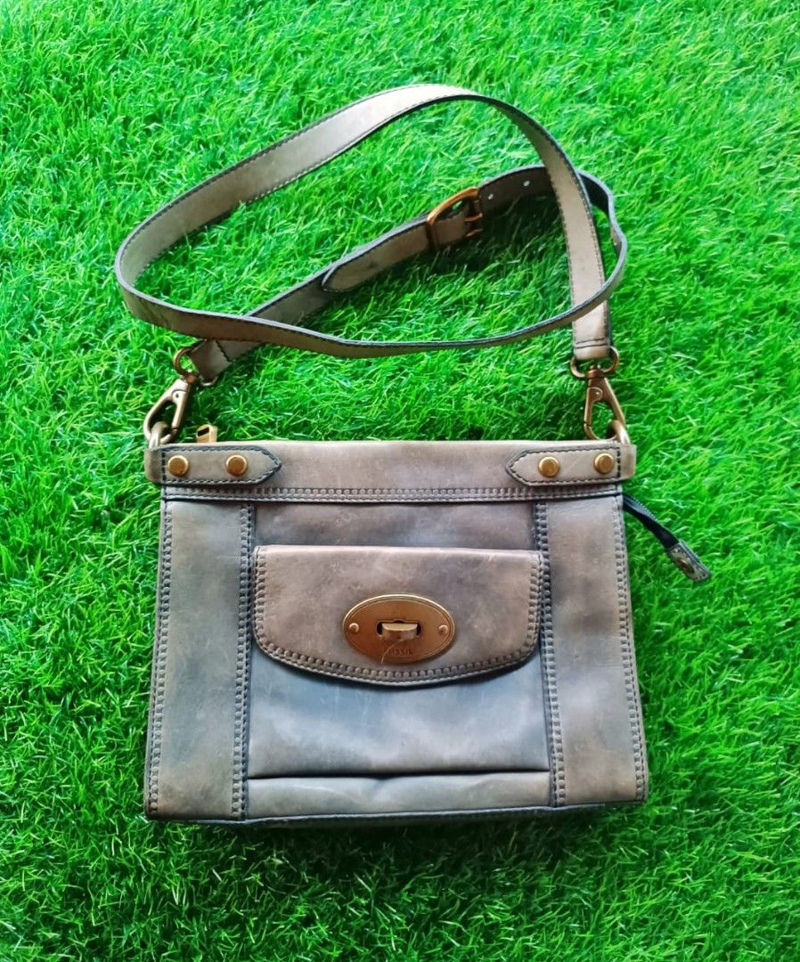 AUTHENTIC FOSSIL ORIGINAL LEATHER VINTAGE SLING BAG Women s Fashion Bags Wallets Cross body Bags on Carousell